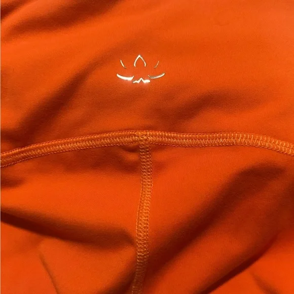 Beyond Yoga Orange Leggings - Picture 6 of 9